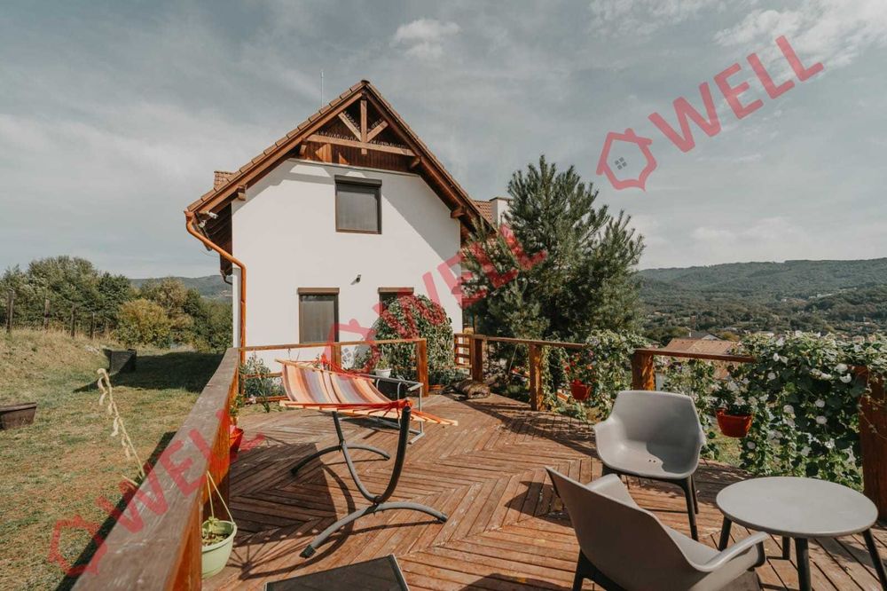 Casă familială spațioasă și modernă de vânzare, situată în Sovata!