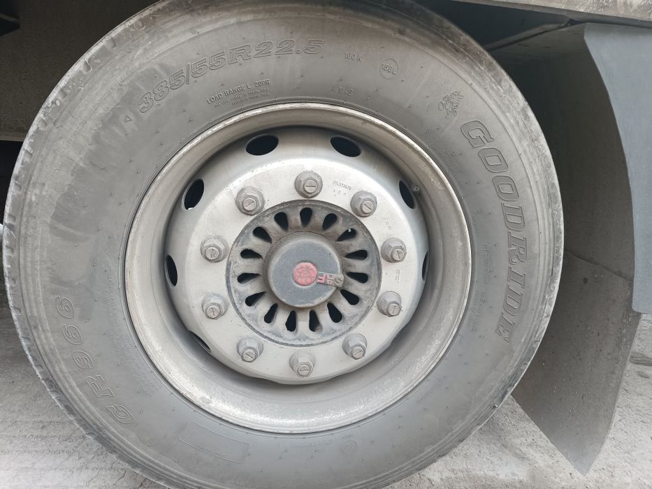 Паравоз прицеп сотилади йили 2003 холати яхши балон лари 100 %