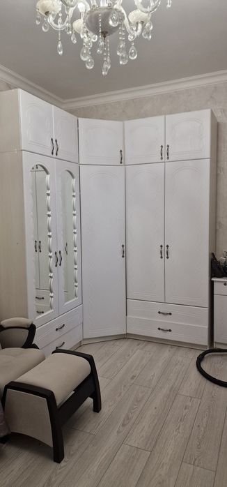 Продам шкаф угловой для спальни