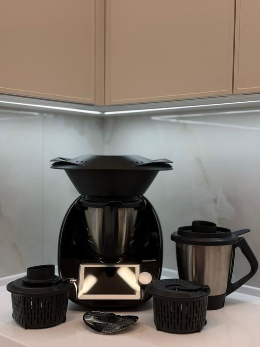 Продам Thermomix TM 6 чёрного цвета
