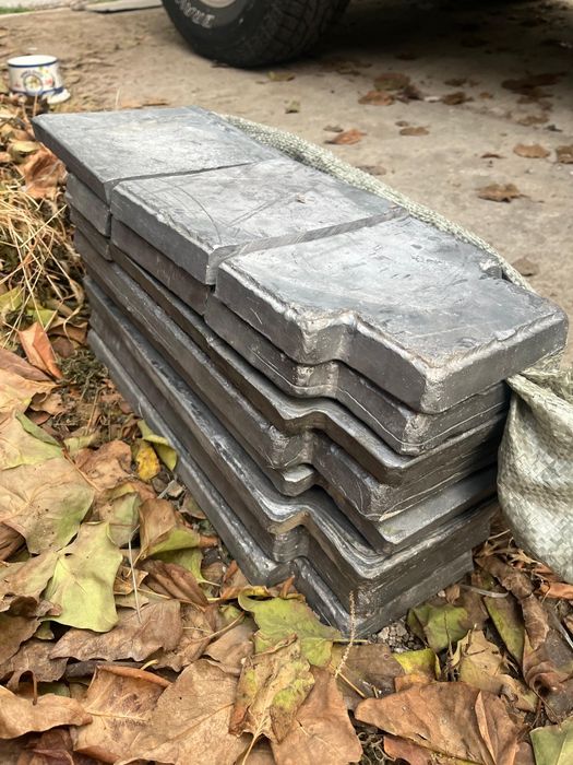 Свинец в слитках