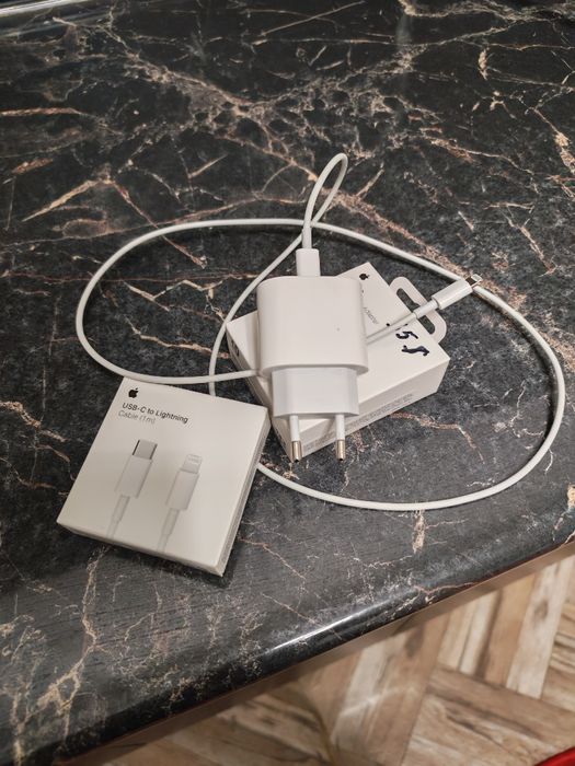 Iphone zaryadchik sotiladi