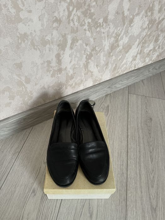 Кожаная обувь лоферы