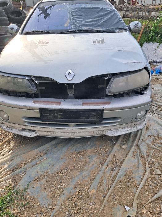 Vând Renault Laguna 1 înmatriculată puțin avariata