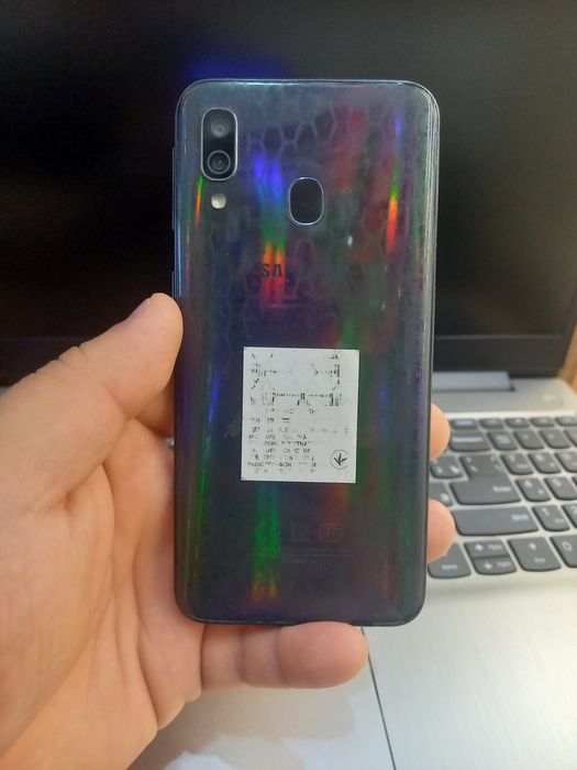 Продам  Samsung A40  4/64  NFC