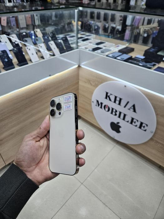 Iphone 14 pro.        .