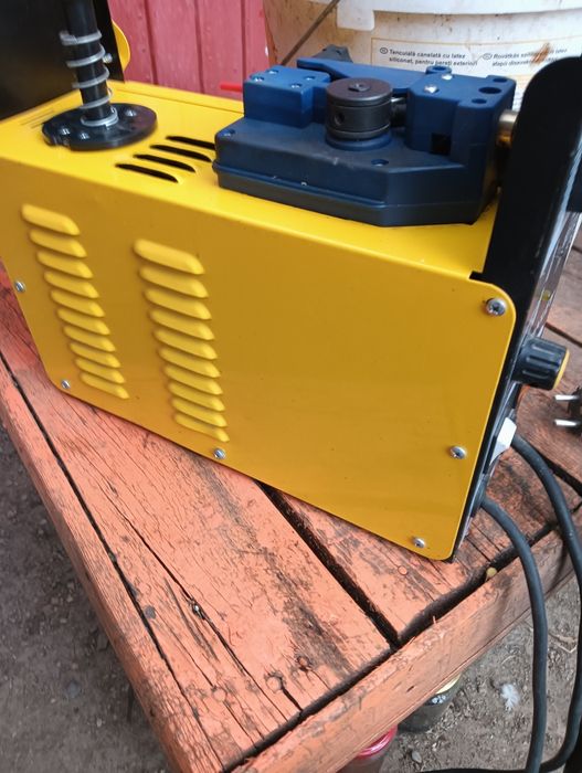 Aparat de sudura cu sarma