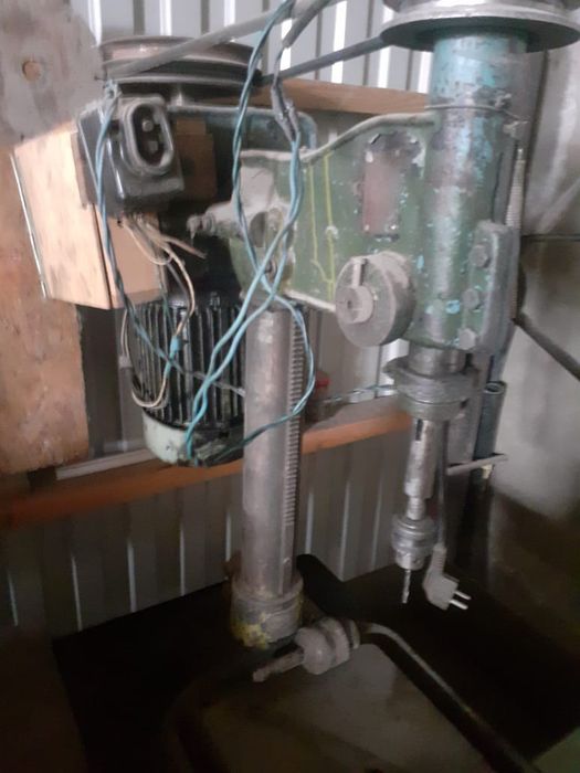 уголок, платформа, балки, забор, арматуры.