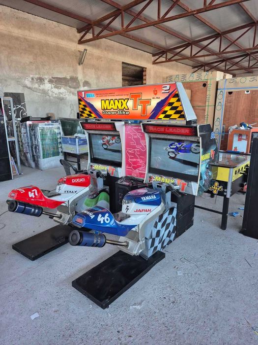 Симулатор Мотор Manx TT двоен.
32" LCD монитори-употребяван