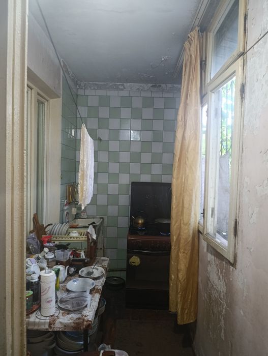 Продаю 2 комнатную квартиру на первом этаже улица Шолохова 61 школа