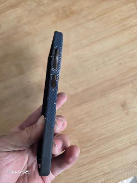 Карбоновый чехол для Samsung S25