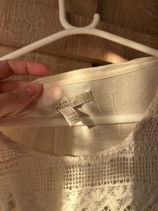 Top alb din dantelă Zara