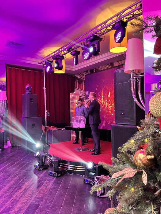 Ведущий Платон Лебедев