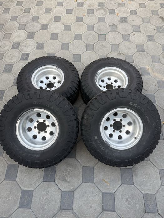 Продам грязевую резину с дисками r15