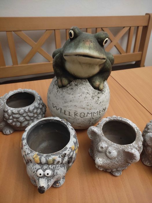 Комплект  от 7 декоративни фигури  с животни* 6 саксийки  за кактуси.