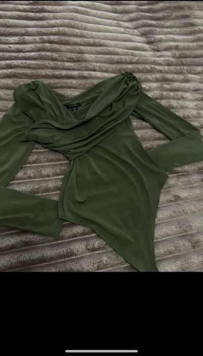 Body cu maneca lunga si umerii lasati