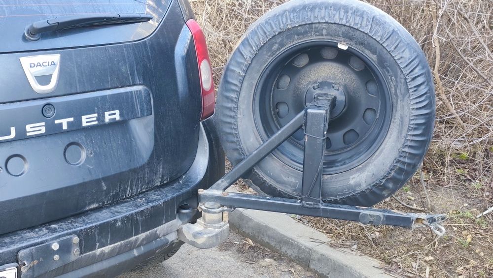 Продава механизъм за резервна и всичко в комплект гума