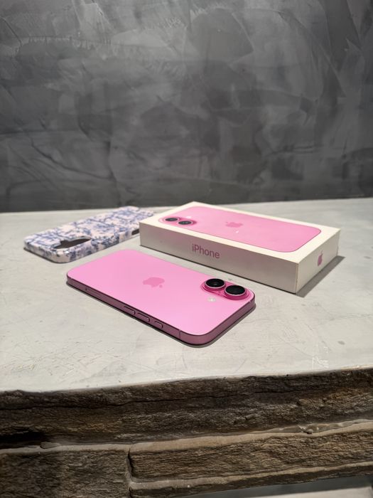 КАТО НОВ Iphone 16 Pink + подарък