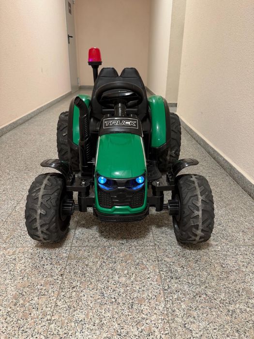 Tractor Electric cu remorca si telecomanda 12v
