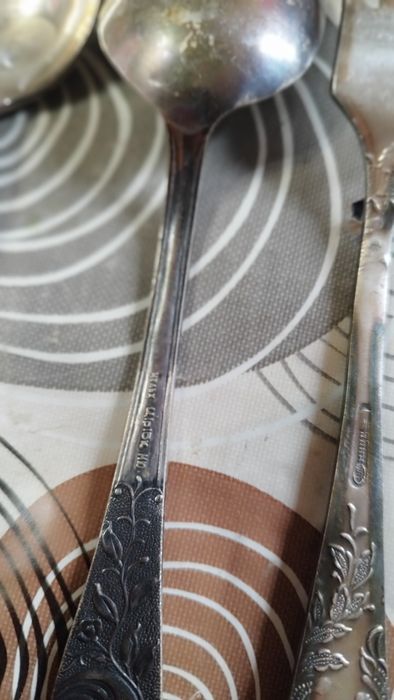 Сребърни лъжици и вилици