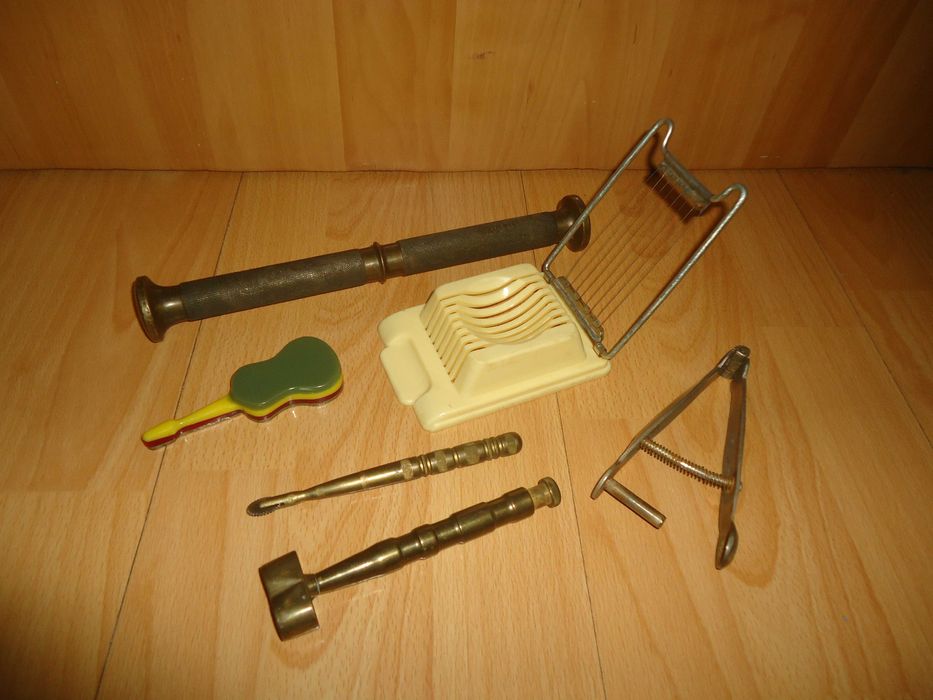 Feliator ou, aparat mucenici bronz, pistil, bucatarie comunista.