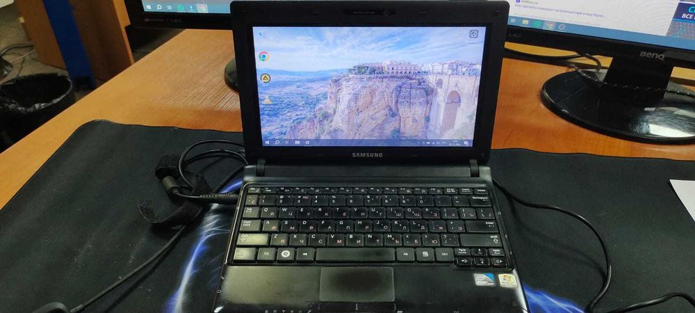 Нетбук Samsung NP-N145 Plus