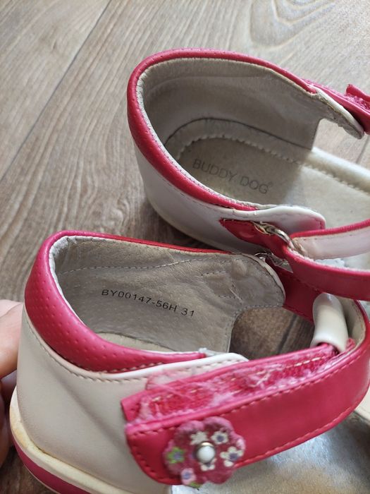 Сандалии на девочку.