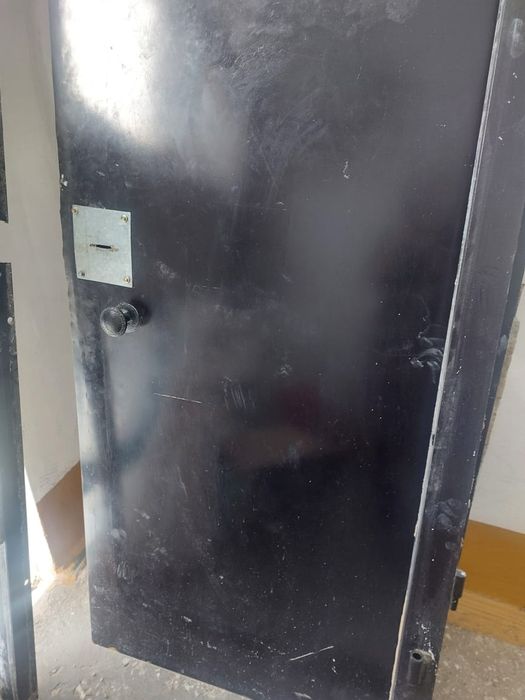 Продам дверь металлическую б/у