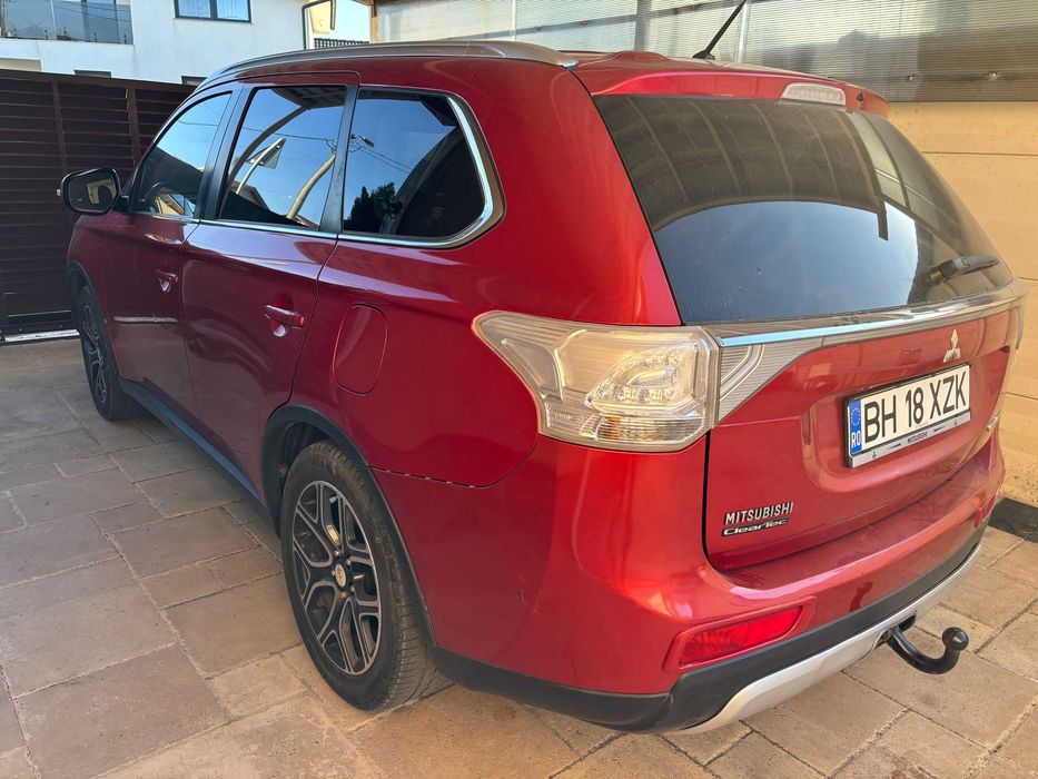 Mitsubishi Outlander 2015 variante la schimb