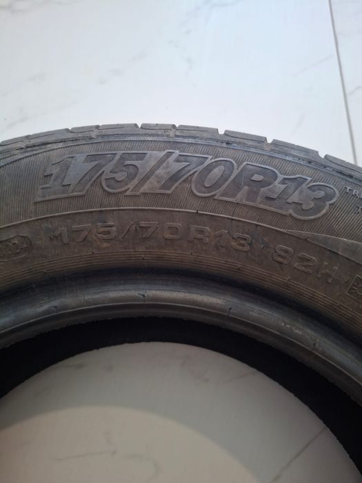 Продам 2 шины R13 - отличное состояние