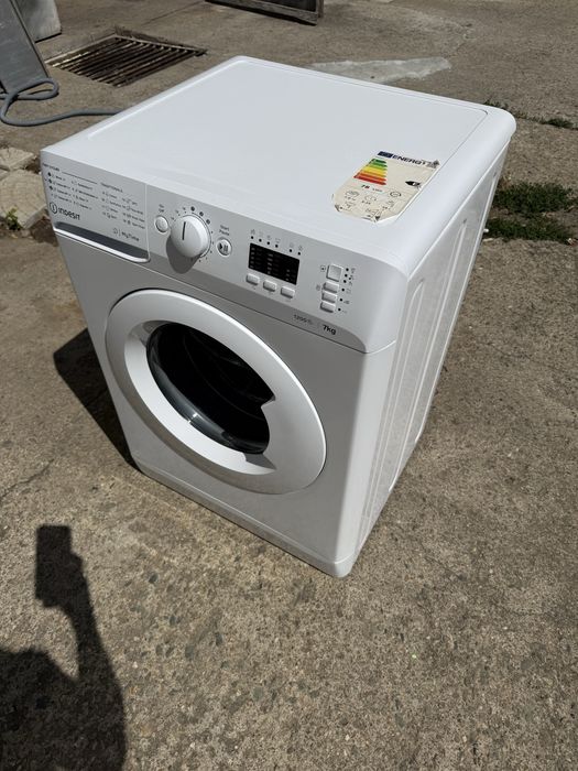 Продавам пералня Indesit