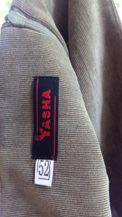 Продавам костюм