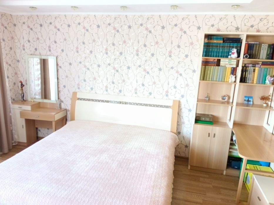 Продам двухэтажную 5 комн. квар. 1 - 80- 6 этаж