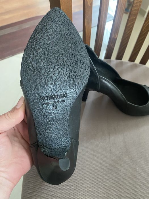 Елегантни обувки на ток Kowalski