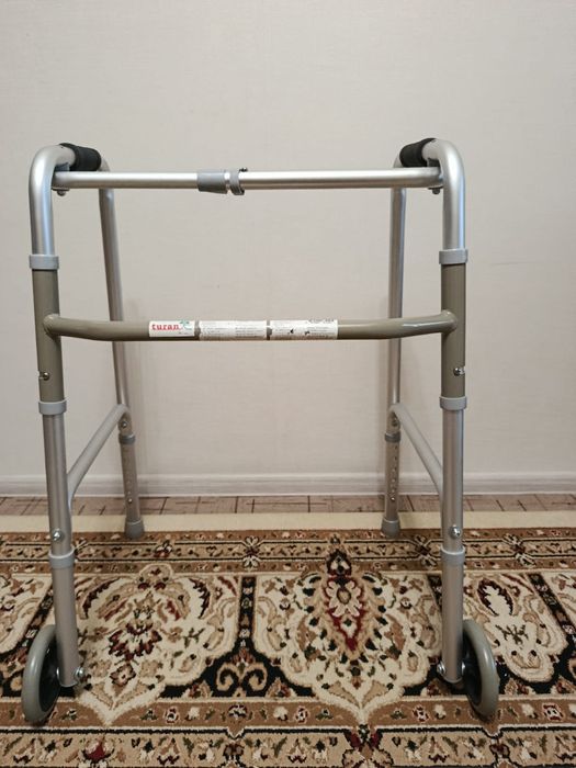 Продам взрослые ходунки