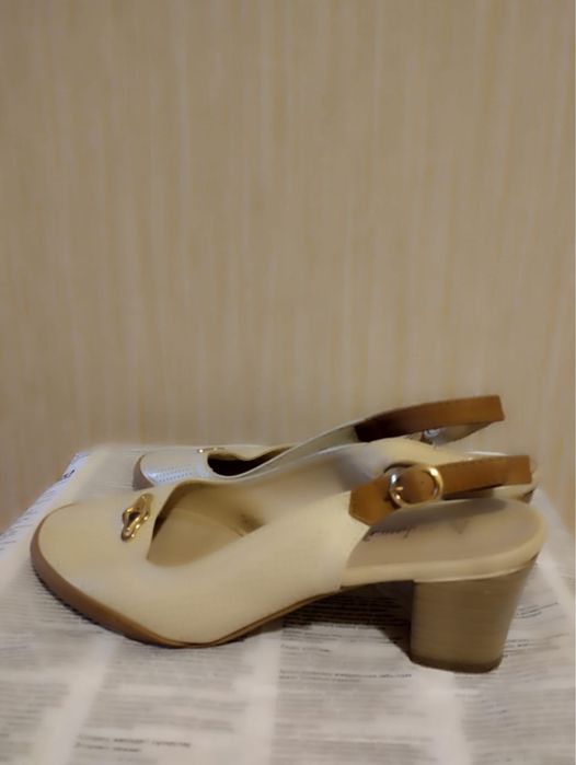 Продаются босоножки