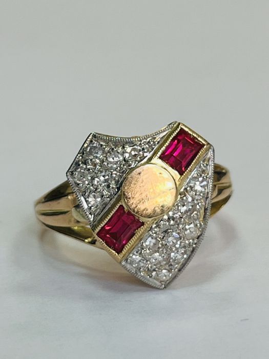 Пръстен бяло злато , рубини и брилянти