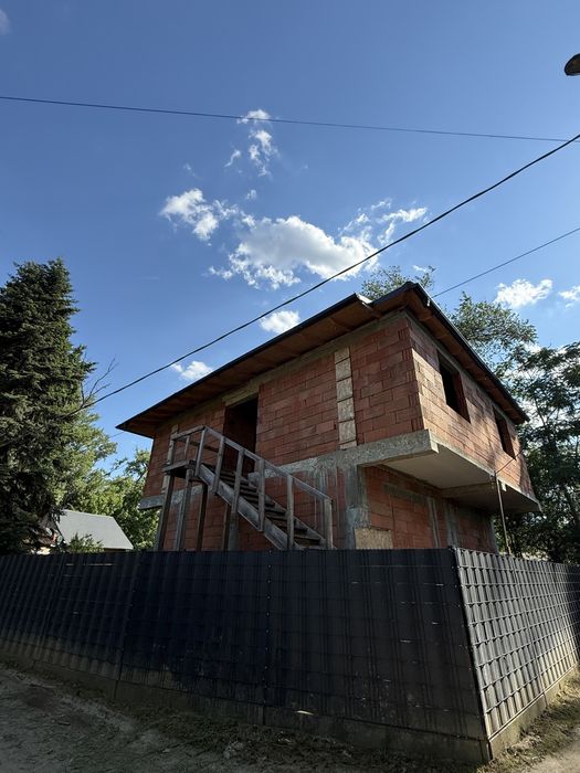 Casă nouă P+1 la roșu + 1 teren lipit, total 618 mp- 3 insule