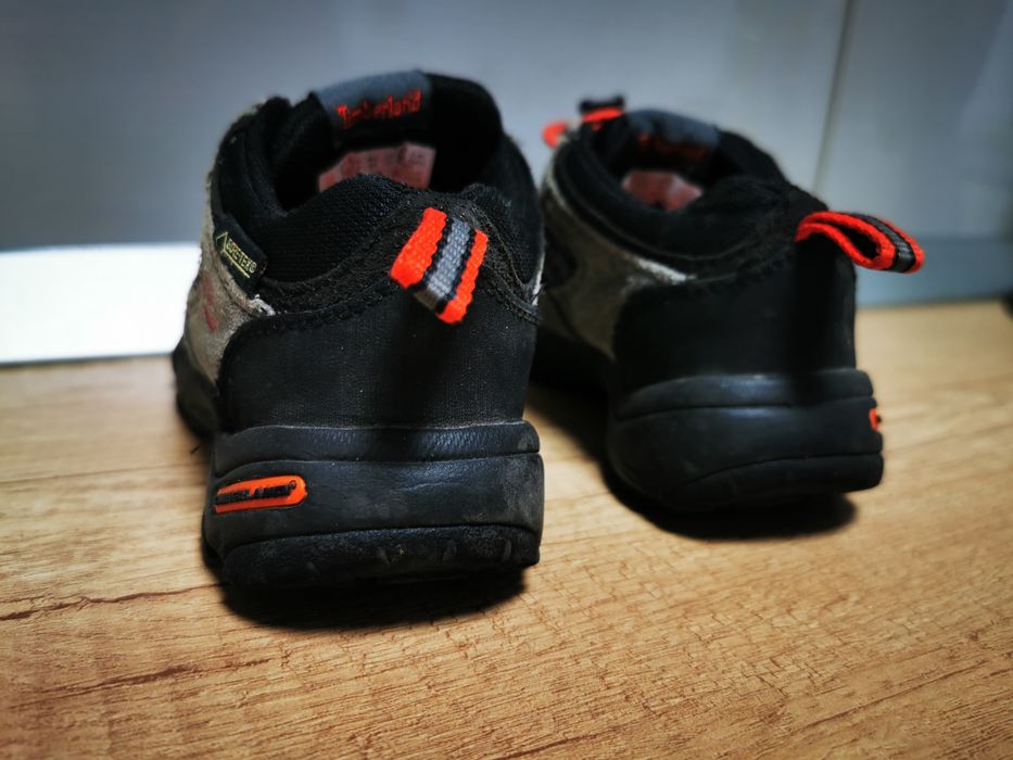 Adidași  copii Timberland  Gore-tex marimea 25