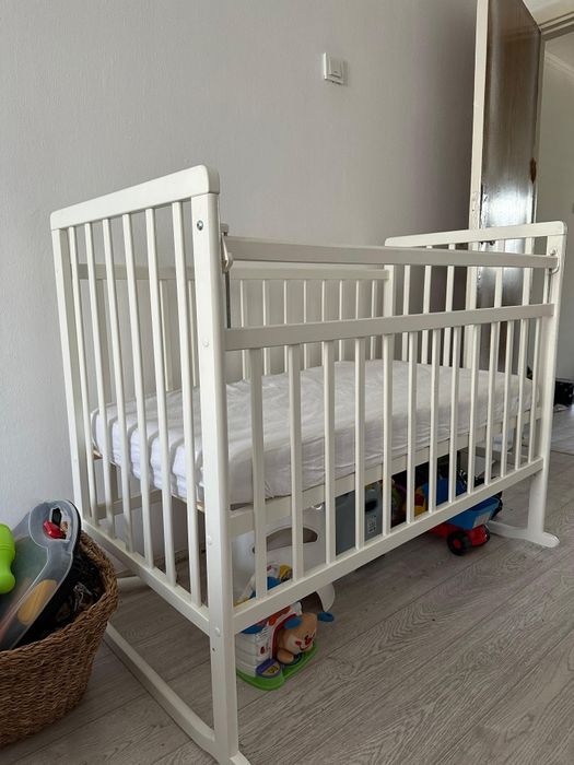 Детская кроватка с матрасом