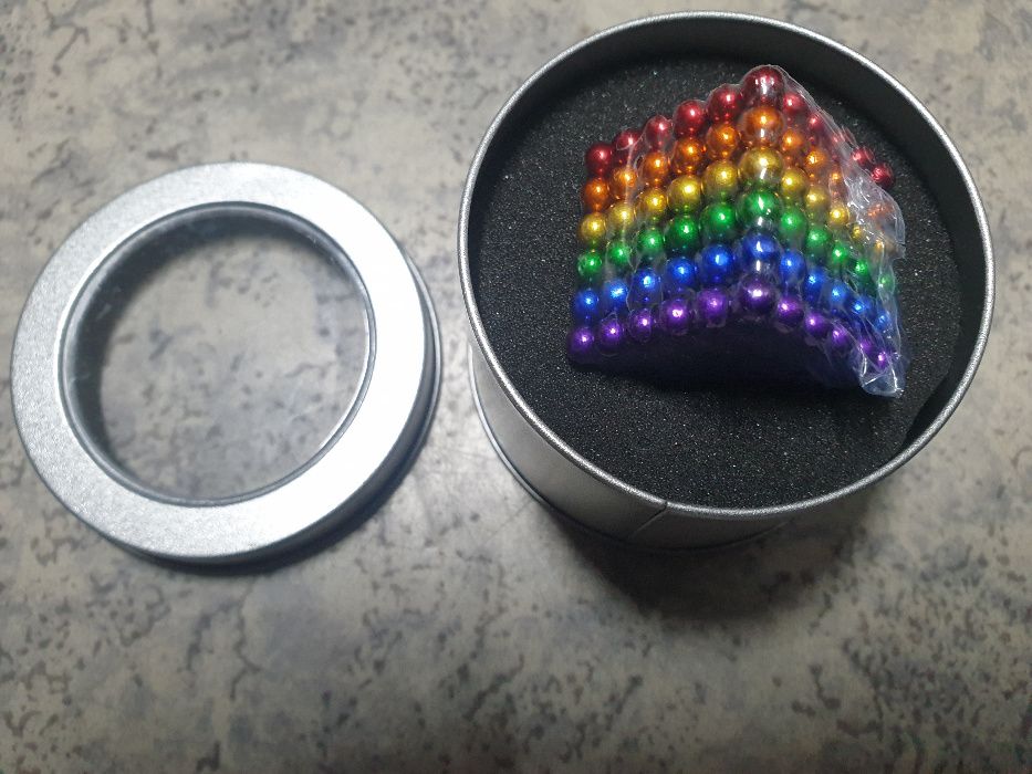 216 Магнитни Топчета (сфери) цветни 5 мм, в метална кутия