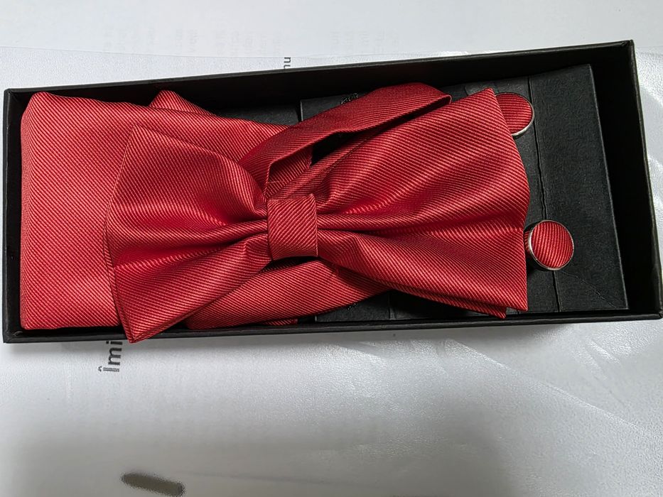 Set papion, butoni si batista. Plus cravata clasica, de colectie