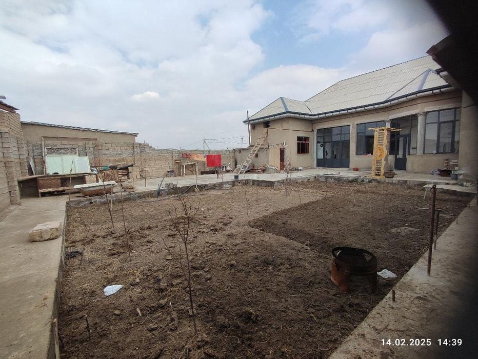 Qarshi shaxar saroy feron mahalla 6 sotix 6 xonali xovli