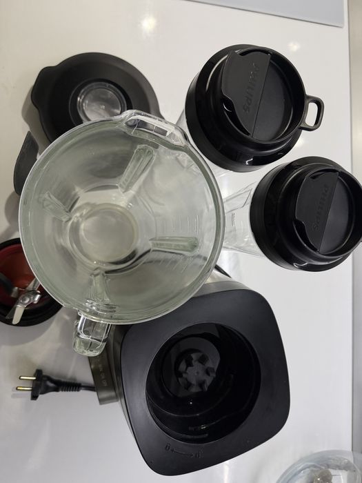 PHILIPS мощен блендер