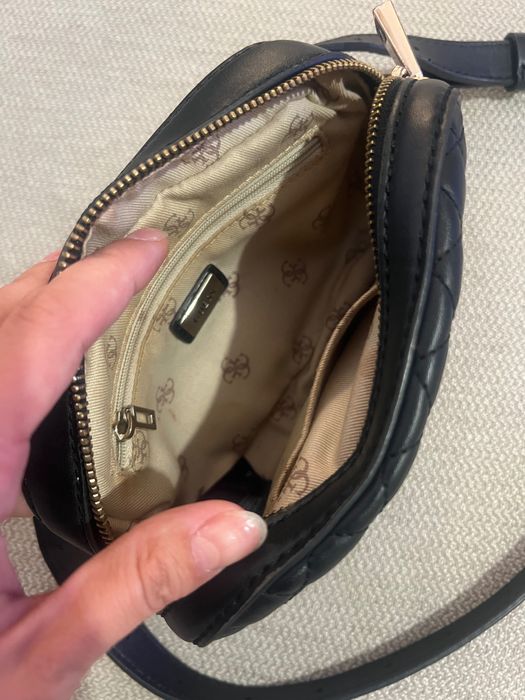 Borseta Guess din piele