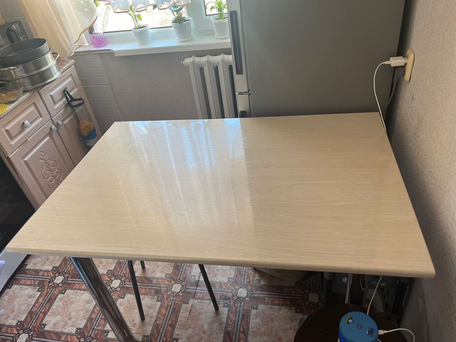 Продам кухонный стол