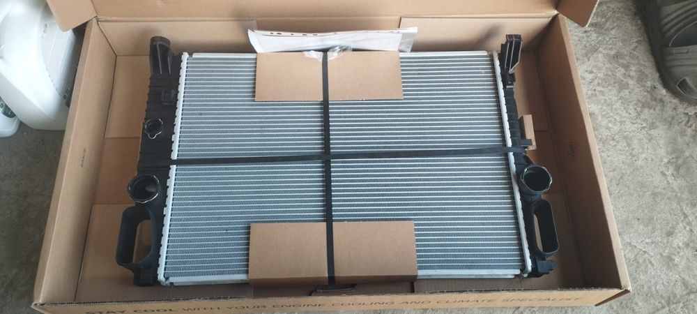 Радиатор Мерседес W211 W219 E500 Е200 kompressor.