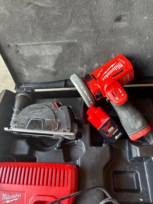 Polizor unghiular mini Milwaukee M12 FCOT