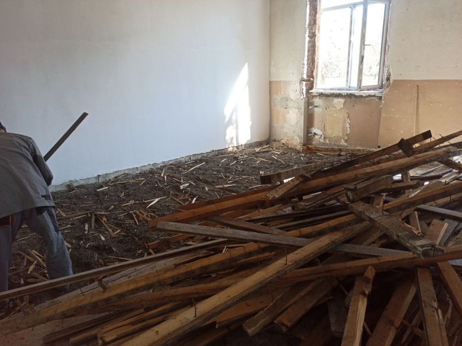 Къртене и извозване на строителни отпадъци, кърти чисти извозва