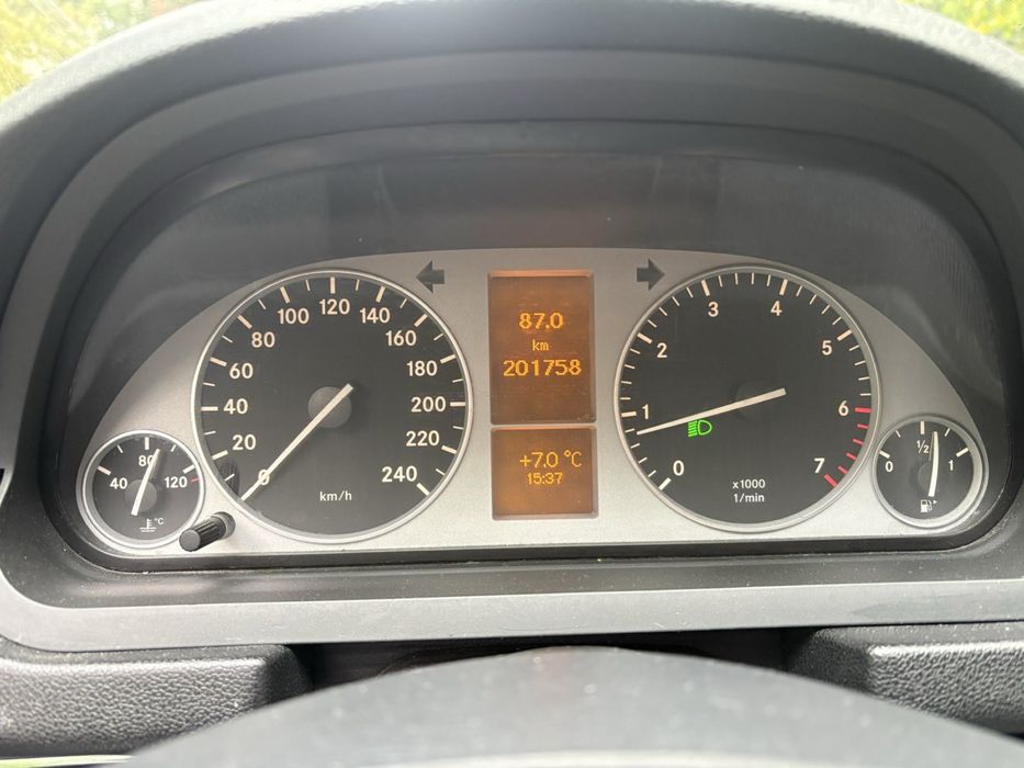 Mercedes- Benz B 150